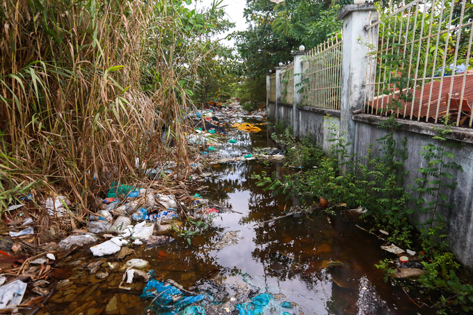 Cuộc sống trong cảnh ngập nước của những người bám trụ ở Thủ Thiêm